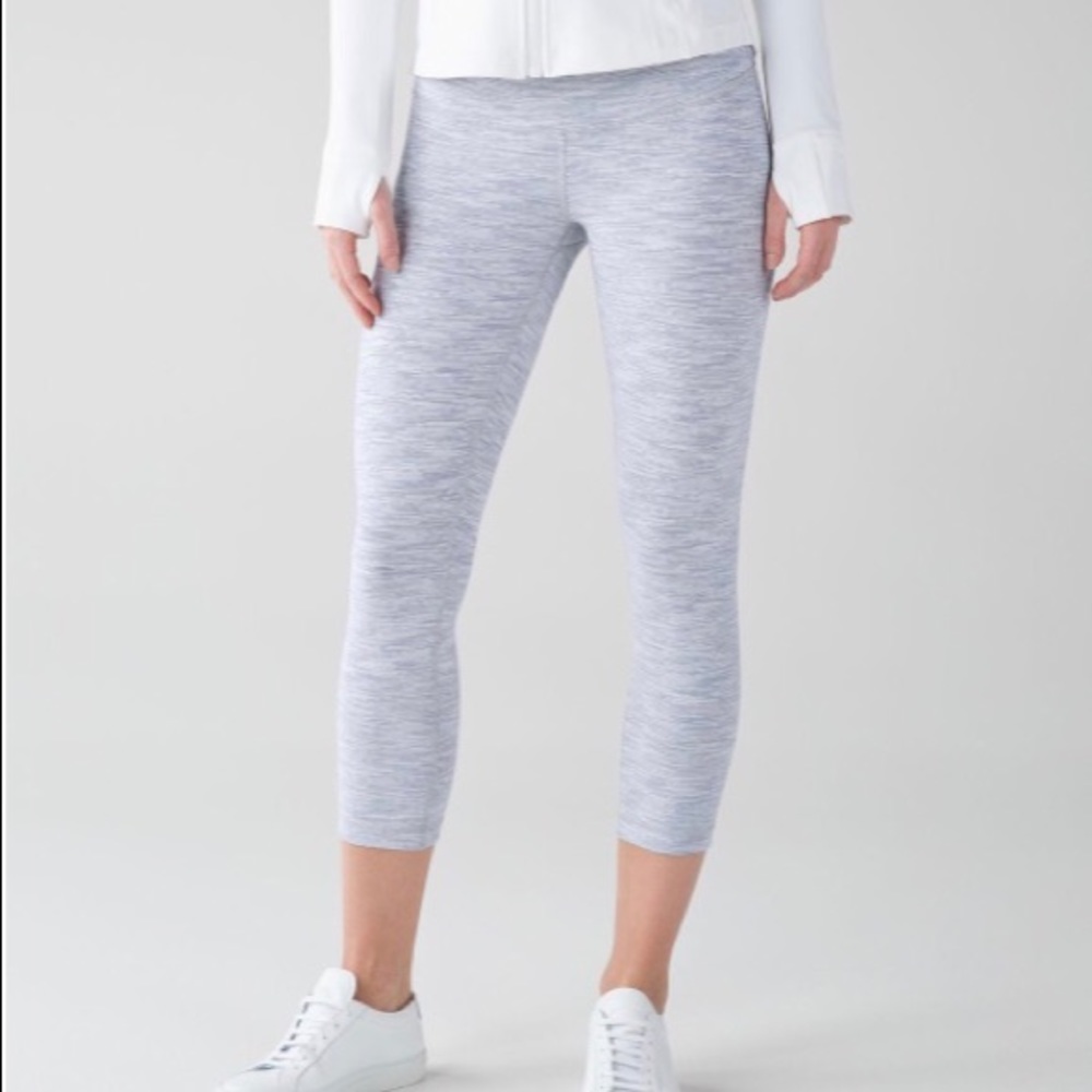 Lululemon Wunder Under Crop - Picture 2 of 9